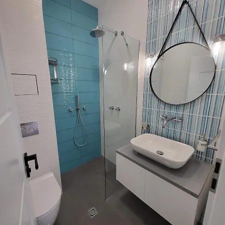 New Luxury Next To Subway With Garage Sofie