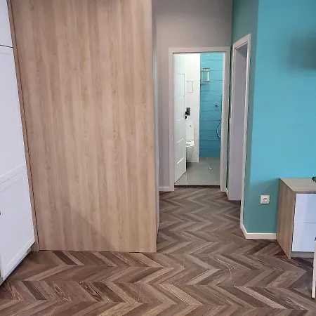 New Luxury Next To Subway With Garage דירה *