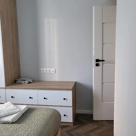 New Luxury Next To Subway With Garage דירה *