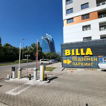 New Luxury Next To Subway With Garage *