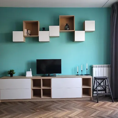 New Luxury Next To Subway With Garage