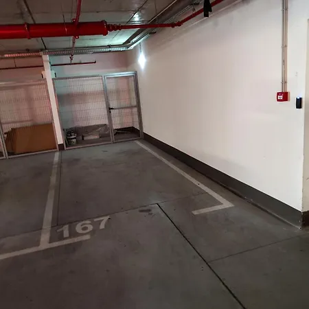 New Luxury Next To Subway With Garage Apartamento