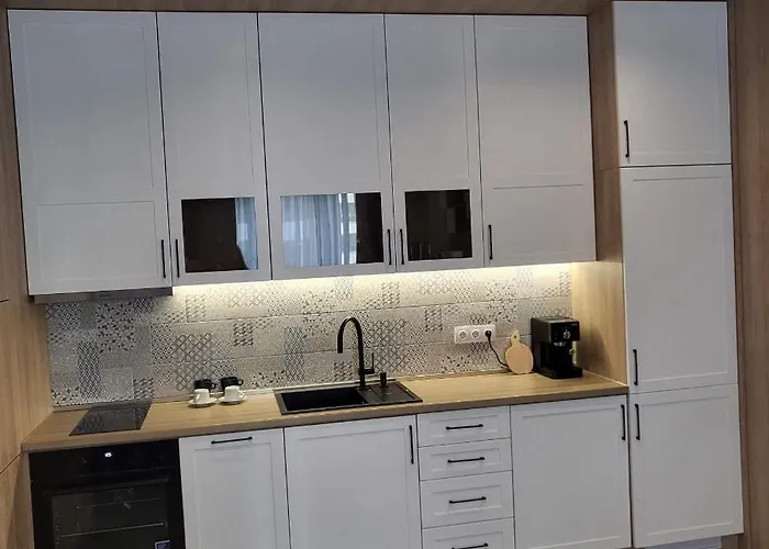 New Luxury Next To Subway With Garage