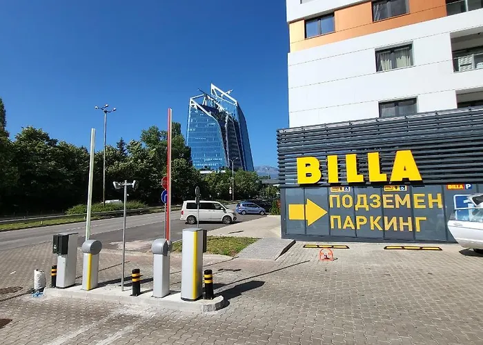 New Luxury Next To Subway With Garage *