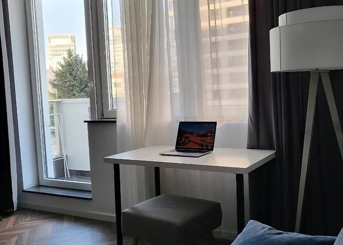 New Luxury Next To Subway With Garage