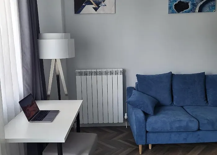 New Luxury Next To Subway With Garage