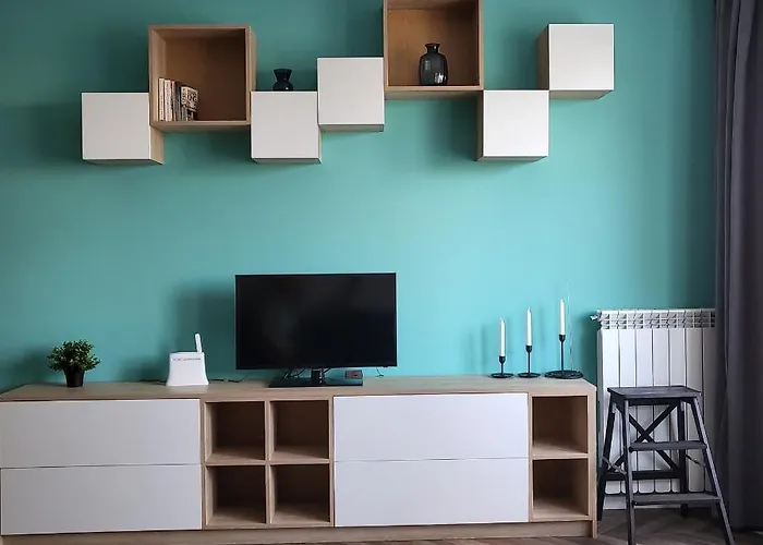 New Luxury Next To Subway With Garage