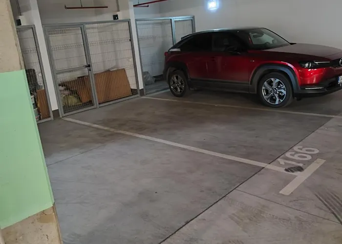 New Luxury Next To Subway With Garage