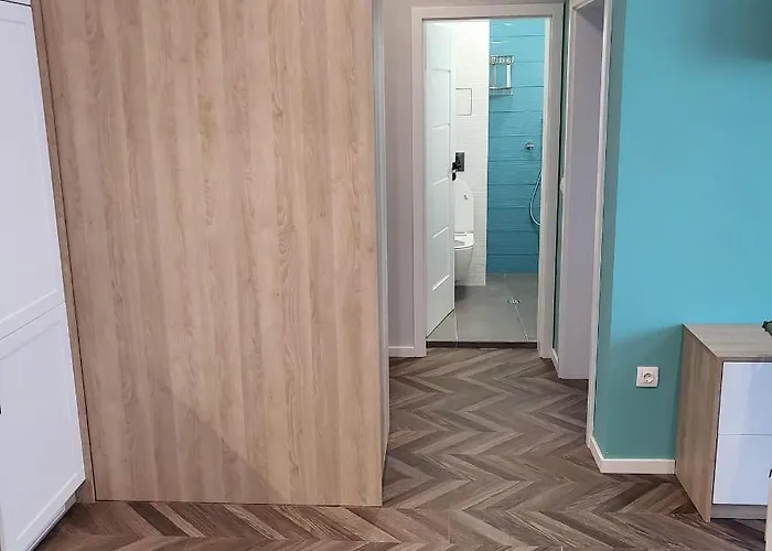 New Luxury Next To Subway With Garage Апартамент *