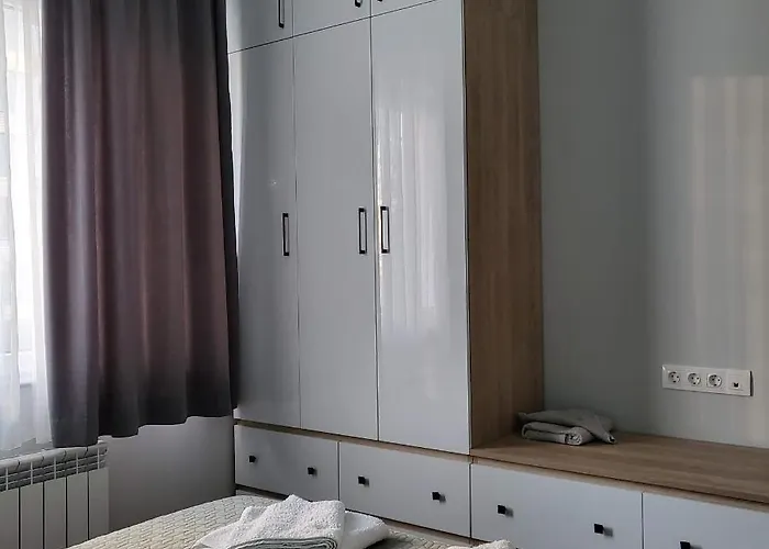 New Luxury Next To Subway With Garage Апартамент *