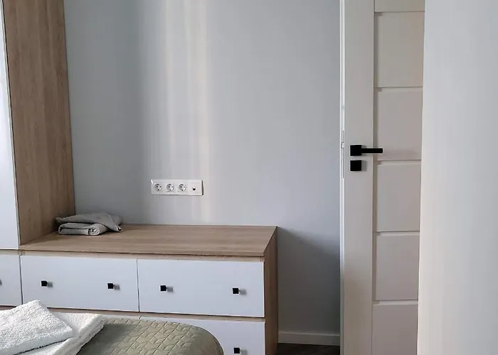 New Luxury Next To Subway With Garage Апартамент *