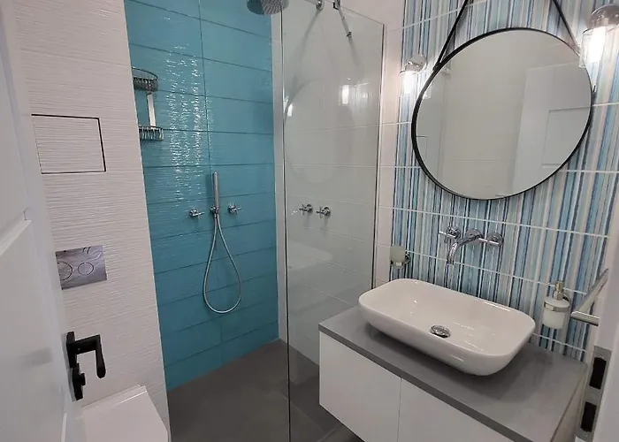 New Luxury Next To Subway With Garage София