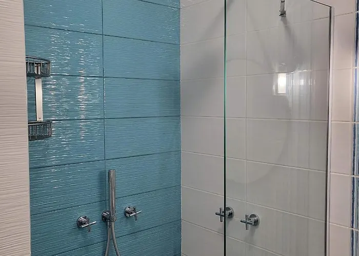 New Luxury Next To Subway With Garage Апартамент София