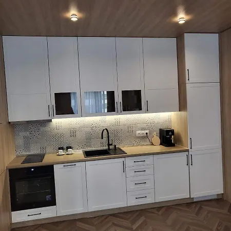 New Luxury Next To Subway With Garage