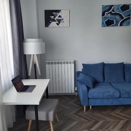 New Luxury Next To Subway With Garage